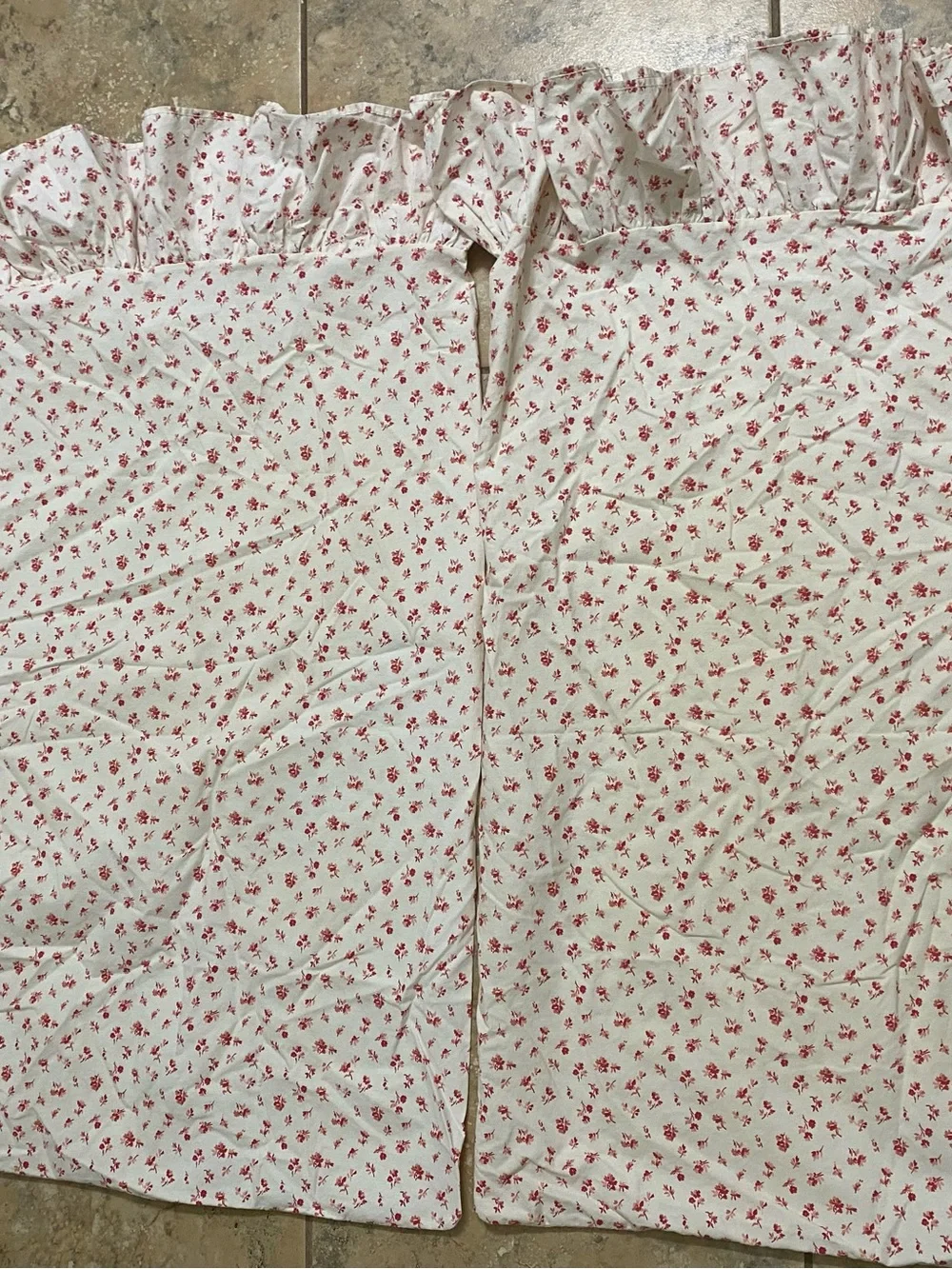 2 VTG Ralph Lauren Calico Red Floral Cotton USA Made Ruffle Trim Pillow Cases